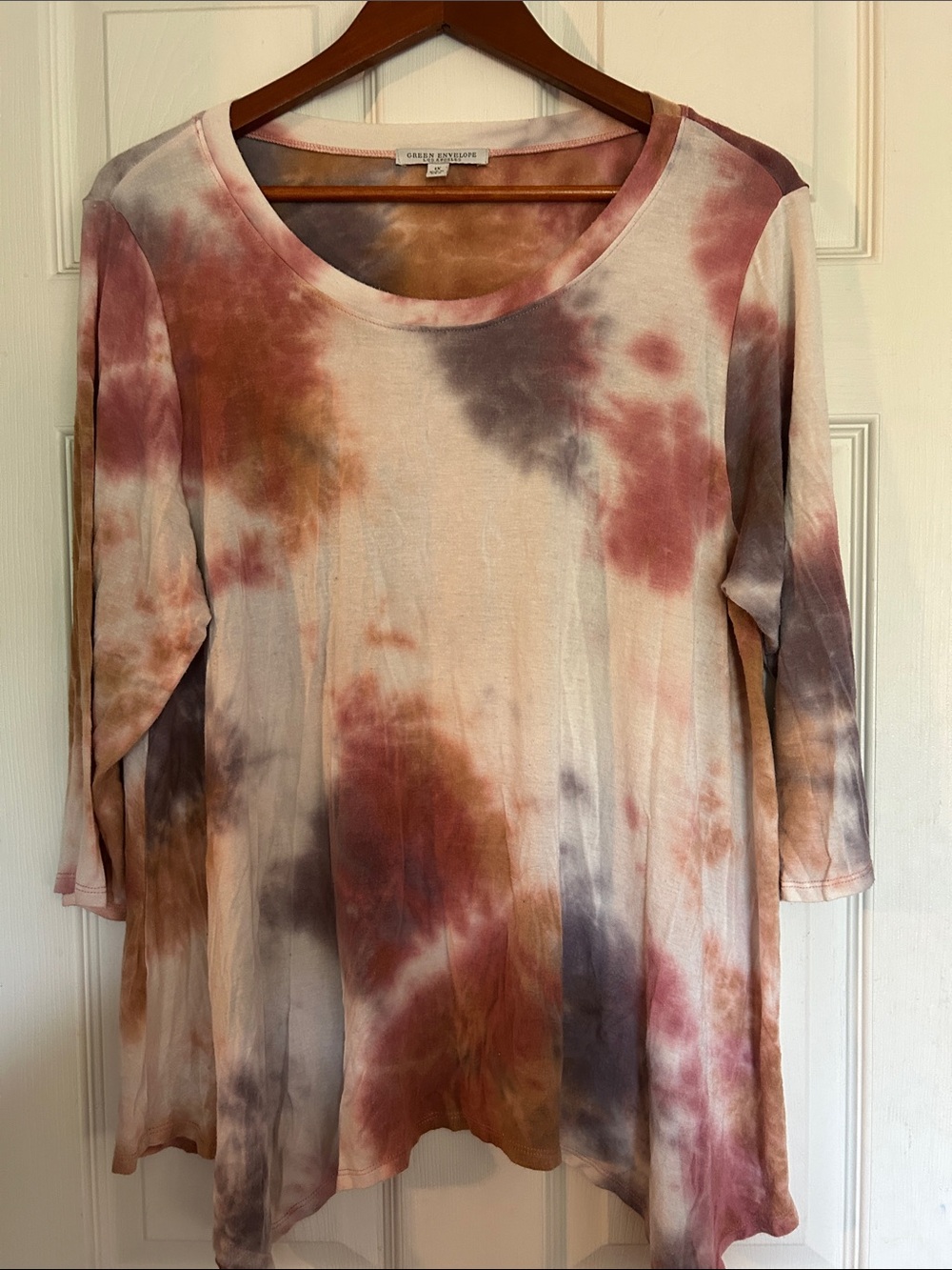 Green Envelope Tie-Dye Scoop Neck Top - Pink, Brown, Gray